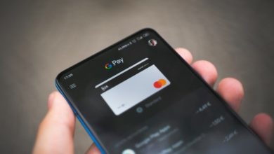 Все повече плащате с телефоните си – ето какво е добре да знаете